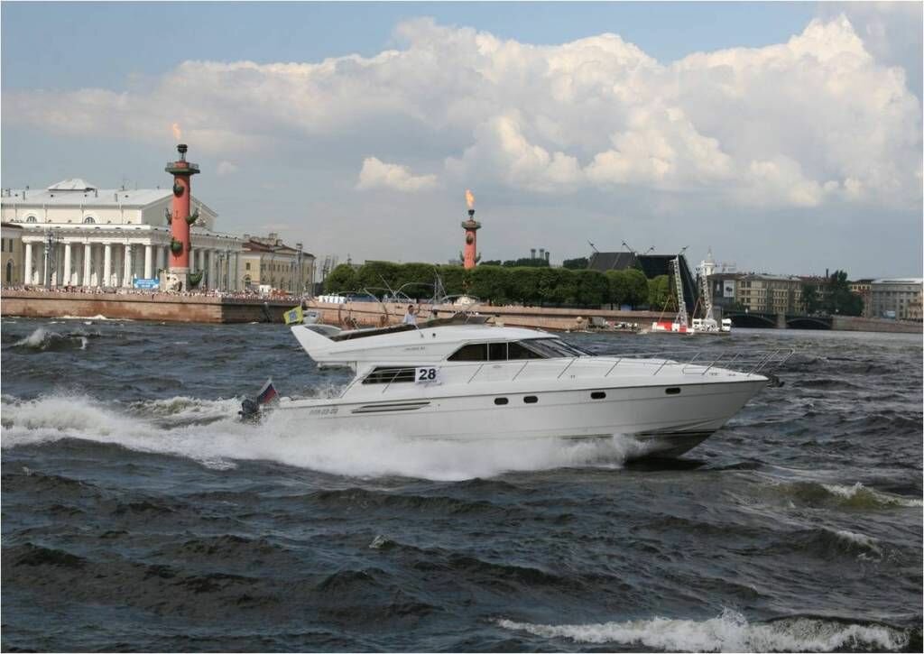 Торжественный парад моторных яхт на Неве Торжественный парад моторных яхт на Неве